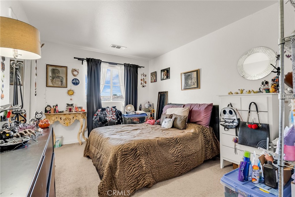 https://media.crmls.org/medias/bd4ad188-d500-4fa5-9fad-da8dabcad0b1.jpg?preset=X-Large