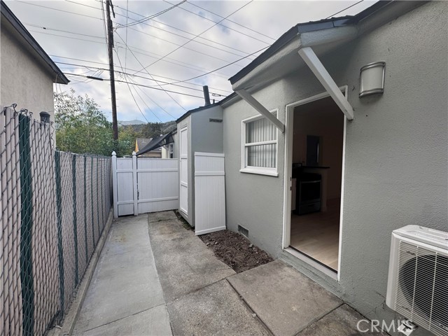 Detail Gallery Image 5 of 7 For 2950 Honolulu Ave #G,  Glendale,  CA 91214 - 1 Beds | 1 Baths
