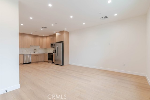 Detail Gallery Image 4 of 21 For 6217 Sylvia Ave, Tarzana,  CA 91335 - 3 Beds | 2 Baths