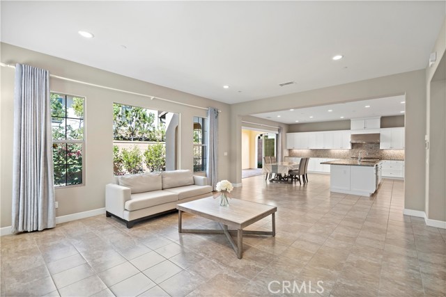 Detail Gallery Image 12 of 61 For 121 Paxton, Irvine,  CA 92620 - 4 Beds | 4/1 Baths