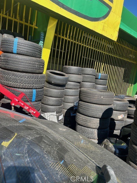 0, Los Angeles CA: https://media.crmls.org/medias/bd4ded40-f4ee-418c-a4d1-9b44e143ba53.jpg