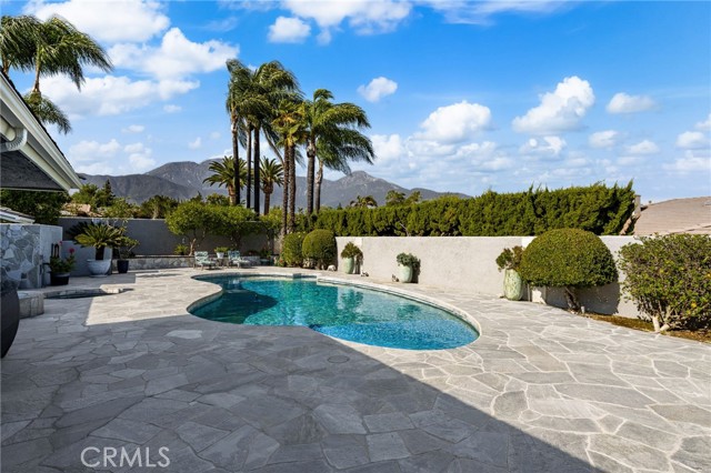 1738 N Ukiah Way, Upland CA: https://media.crmls.org/medias/bd4df060-fa33-4b0c-9950-733753a50bd0.jpg
