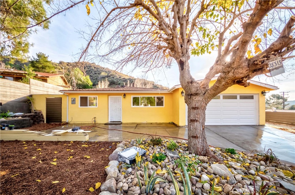 28313 Bonnie View Avenue, Canyon Country, CA 91387