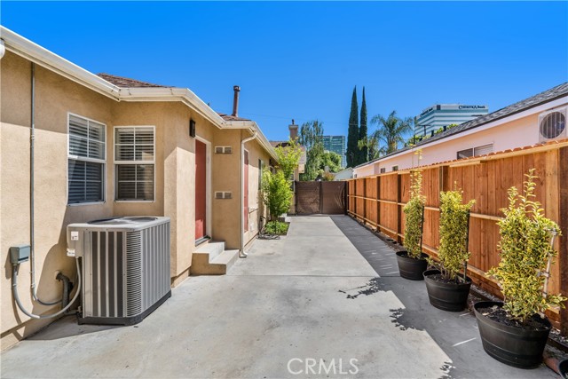 Detail Gallery Image 35 of 35 For 15229 Camarillo St, Sherman Oaks,  CA 91403 - 3 Beds | 2 Baths