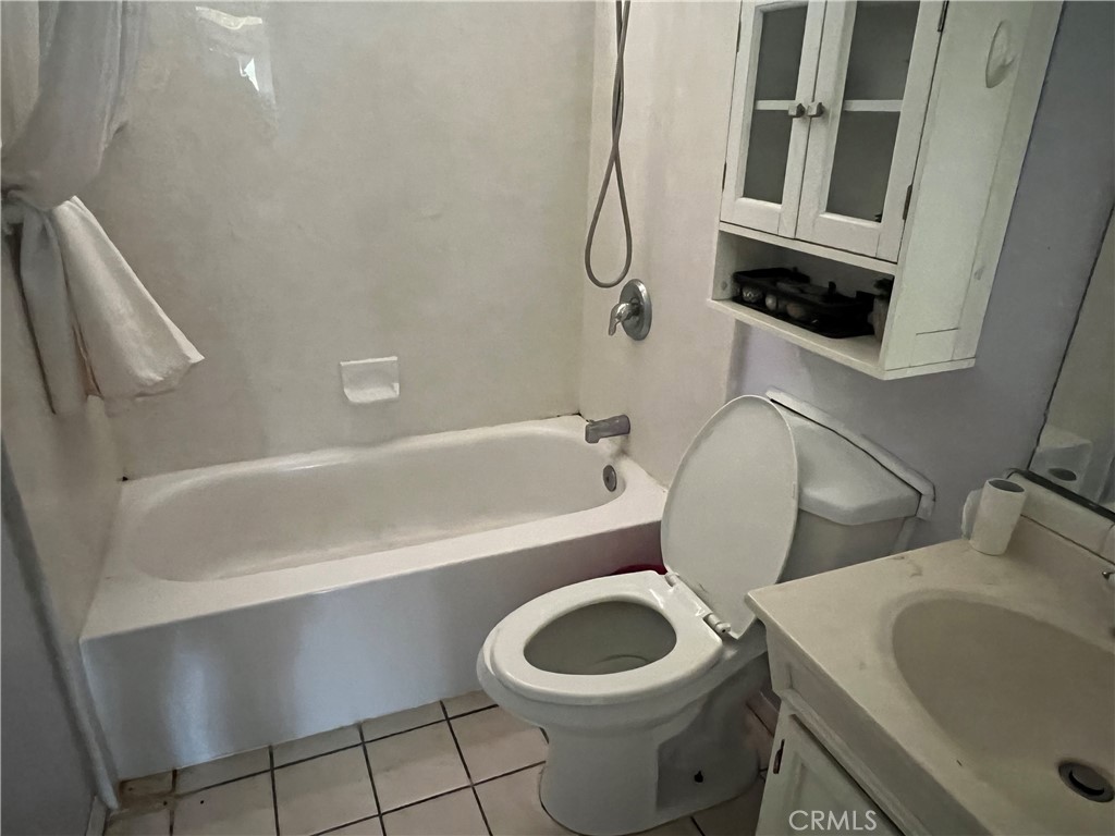 https://media.crmls.org/medias/bd50c4cf-8735-45bc-83a7-526c97086828.jpg?preset=X-Large