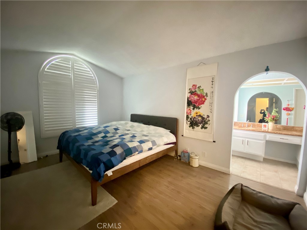https://media.crmls.org/medias/bd517c44-f25d-419d-a3c8-c64f46e597c3.jpg?preset=X-Large