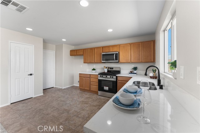 Detail Gallery Image 9 of 46 For 42570 72nd St, Lancaster,  CA 93536 - 4 Beds | 2/1 Baths