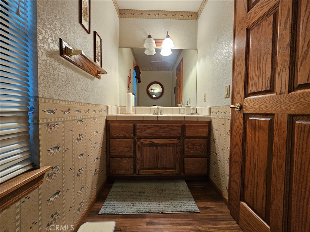 https://media.crmls.org/medias/bd54602f-59b7-4326-a4eb-da752a9c6aa4.jpg?preset=X-Large