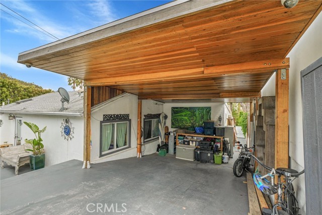 2025 Navy Street, Santa Monica CA: https://media.crmls.org/medias/bd54e91f-be7b-4916-b904-e36f0814d199.jpg