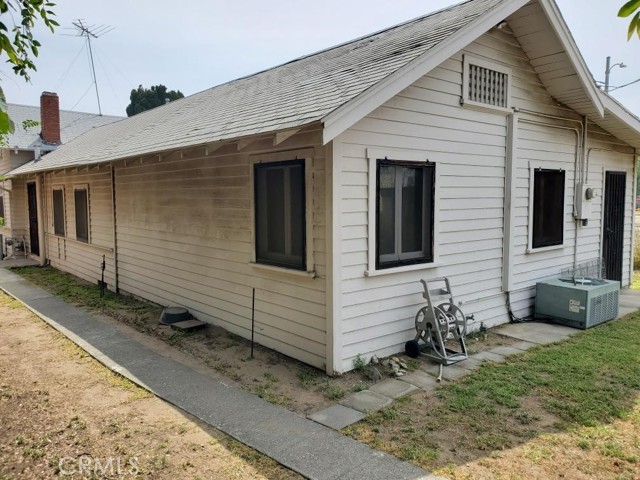 Detail Gallery Image 2 of 23 For 124 S Olive Ave, Rialto,  CA 92376 - 3 Beds | 1 Baths