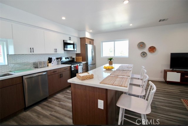 Detail Gallery Image 6 of 23 For 1416 S Cloverdale, Los Angeles,  CA 90019 - 3 Beds | 3 Baths