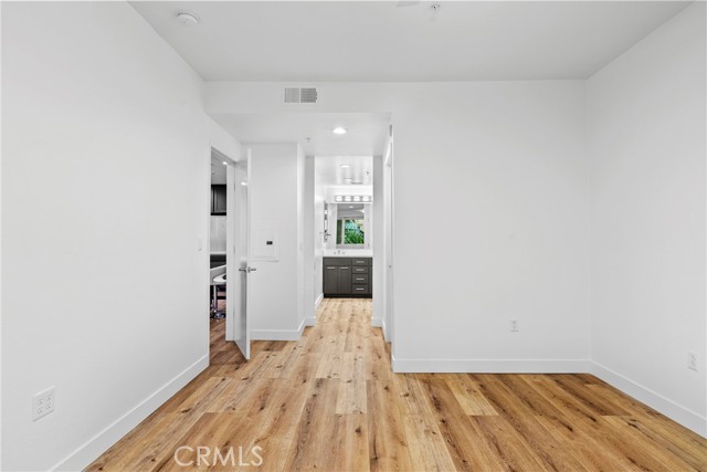 Detail Gallery Image 10 of 34 For 21301 Erwin #206,  Woodland Hills,  CA 91367 - 2 Beds | 2 Baths