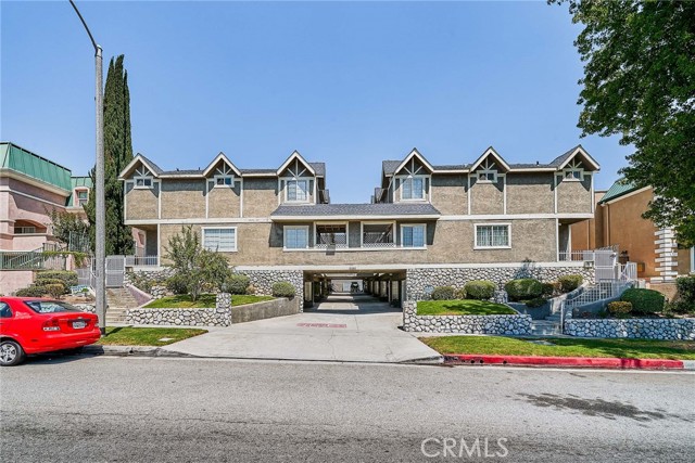 2231 Montrose AVE Unit: 8
