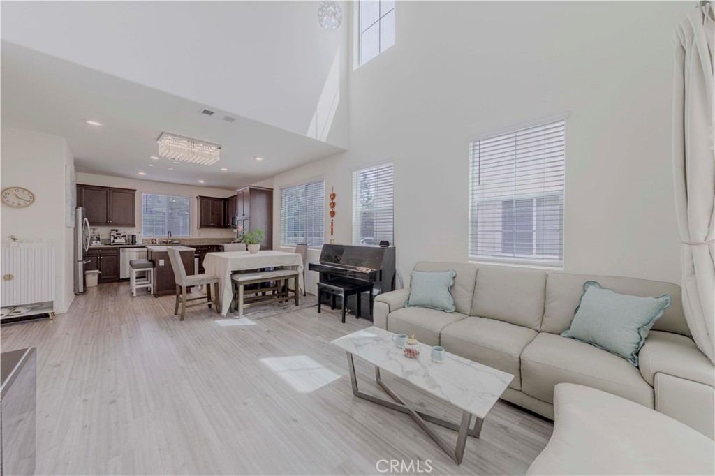 MLS #WS25106958 img 5