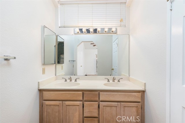 24646 Leafwood Drive, Murrieta CA: https://media.crmls.org/medias/bd5b4a40-7ef5-4404-aeb0-2ae37598f110.jpg