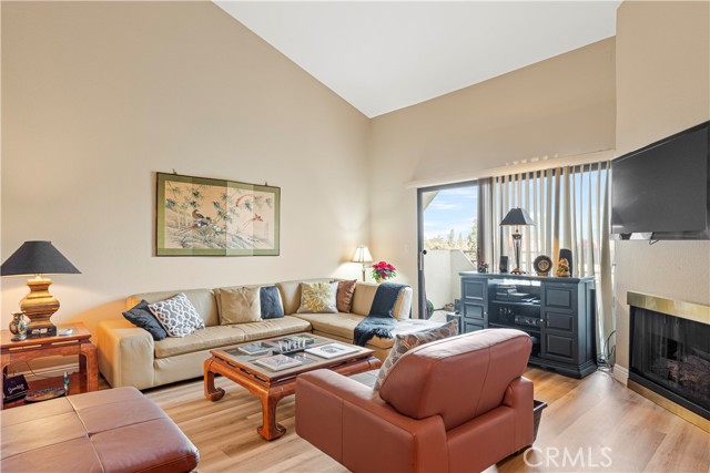 Detail Gallery Image 3 of 12 For 3913 N Virginia Rd #302,  Long Beach,  CA 90807 - 2 Beds | 2 Baths