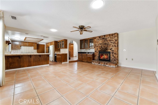 Detail Gallery Image 11 of 44 For 6367 Arrowhead Lake Rd, Hesperia,  CA 92345 - 6 Beds | 4 Baths