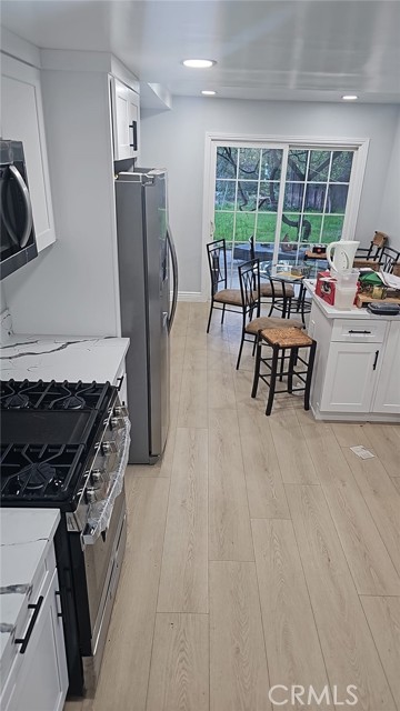 Detail Gallery Image 11 of 18 For 18914 Harnett St, Porter Ranch,  CA 91326 - 4 Beds | 2 Baths