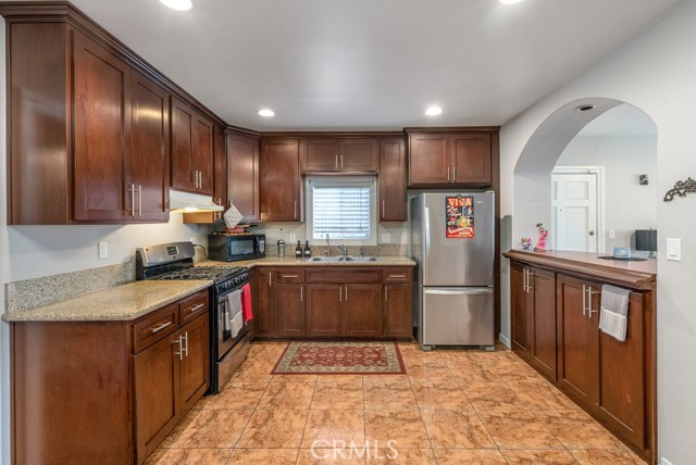 1417 W Gage Avenue, Los Angeles CA: https://media.crmls.org/medias/bd5d4cf8-bb7c-41b5-b426-350e12d24996.jpg