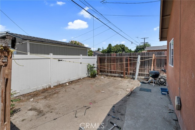 229 W 82nd Street, Los Angeles CA: https://media.crmls.org/medias/bd5d7ac6-ef43-4816-9e33-215ebe86b552.jpg