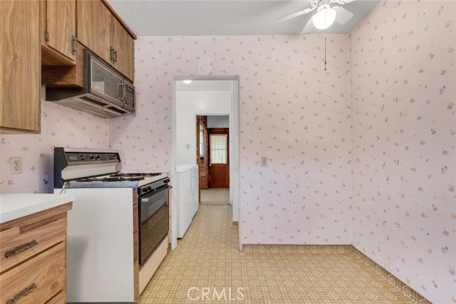 6252 Camellia Avenue, North Hollywood CA: https://media.crmls.org/medias/bd5dec61-7100-4269-a836-42a358684c1d.jpg