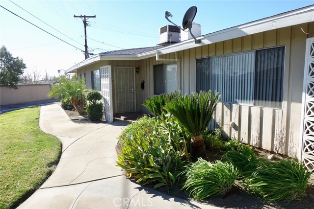 183 E Ralston Avenue, San Bernardino CA: https://media.crmls.org/medias/bd5ed30e-afed-4a48-8596-3be3f9885152.jpg