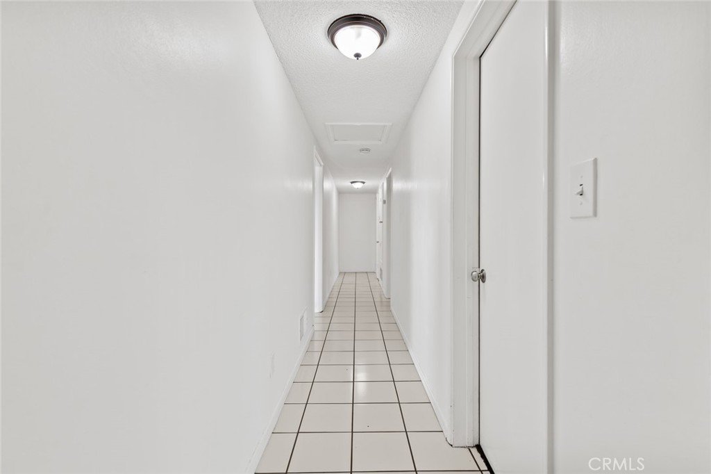 https://media.crmls.org/medias/bd5ee1b0-2faf-48b9-97fc-d2bfab29b143.jpg?preset=X-Large