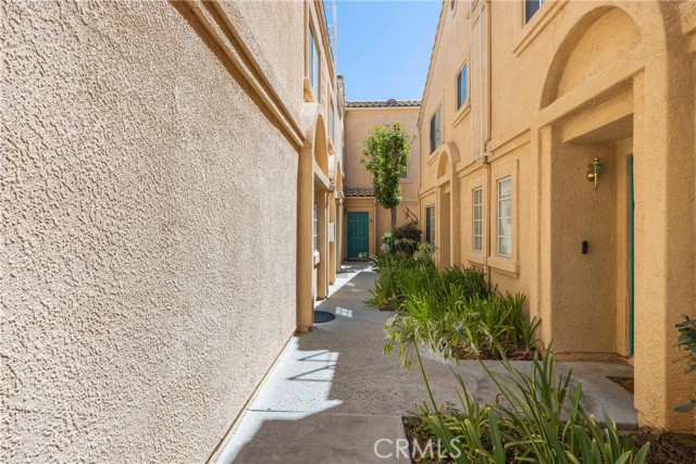 Detail Gallery Image 3 of 44 For 18852 Vista Del Canon #G,  Newhall,  CA 91321 - 2 Beds | 2 Baths