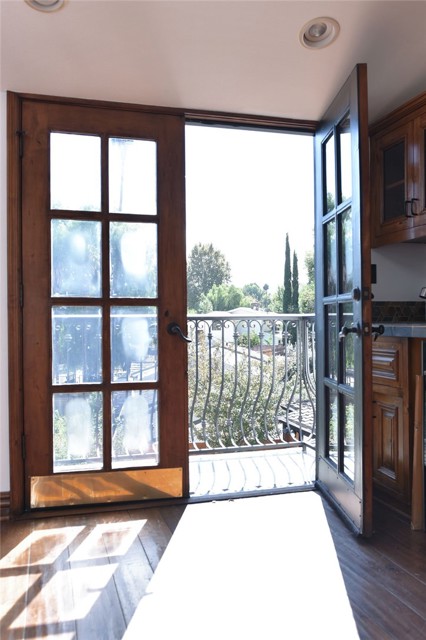 Detail Gallery Image 13 of 45 For 5235 San Feliciano Dr, Woodland Hills,  CA 91364 - 5 Beds | 4 Baths