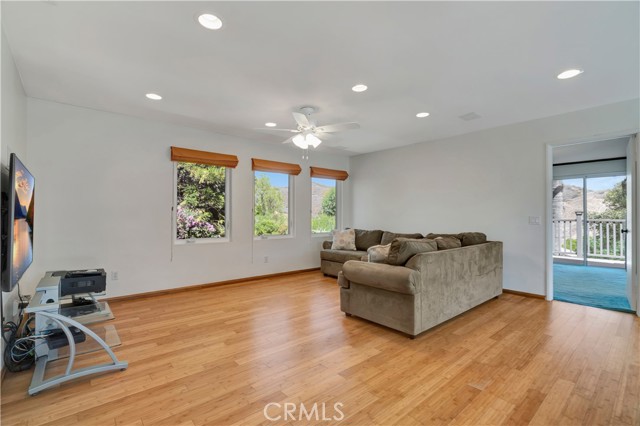 20009 Tanager Court, Canyon Country CA: https://media.crmls.org/medias/bd603e90-c922-4ed4-bdb2-88abbf0b4513.jpg