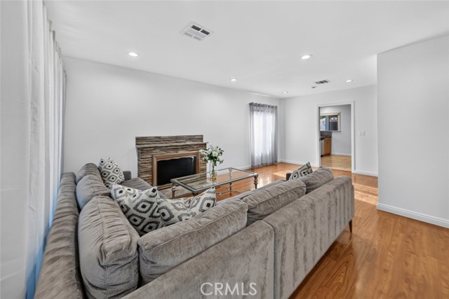 11407 Delano photo 11