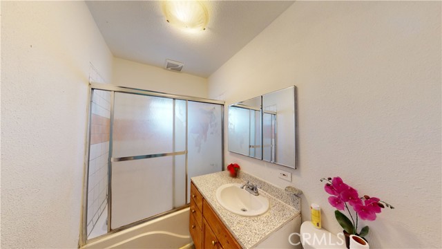 Detail Gallery Image 25 of 37 For 1909 S Sycamore St, Santa Ana,  CA 92707 - 4 Beds | 2 Baths