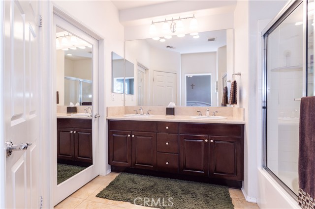 11220 Paseo Sonesta, Porter Ranch CA: https://media.crmls.org/medias/bd60c009-317f-48d1-9eb6-80ee9897a7f9.jpg