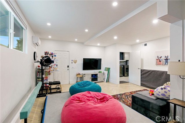 Detail Gallery Image 32 of 43 For 24411 Highlander Rd, West Hills,  CA 91307 - 5 Beds | 2/1 Baths