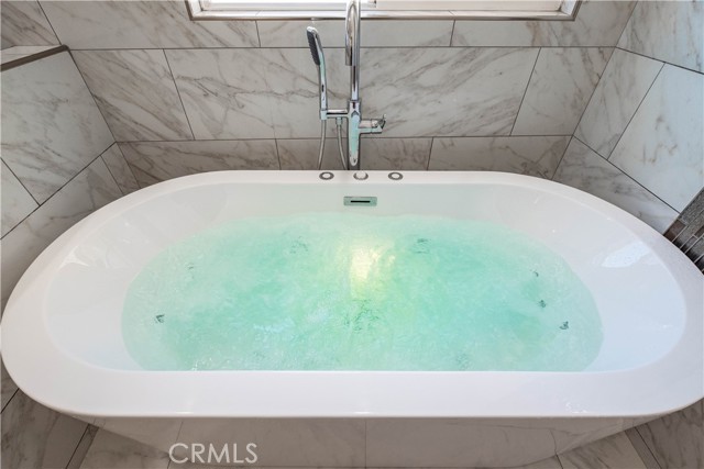 27531 Sunny Creek Drive, Valencia CA: https://media.crmls.org/medias/bd62b748-5178-4bef-bb1c-040b685d2d26.jpg
