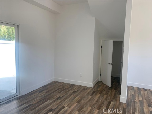 Detail Gallery Image 11 of 17 For 16507 San Fernando Mission Bld, Granada Hills,  CA 91344 - 2 Beds | 2/1 Baths