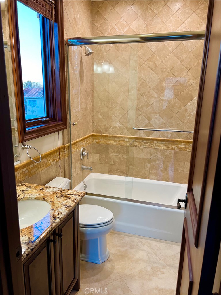 https://media.crmls.org/medias/bd6381d0-65a8-4e91-8755-681ff40289bb.jpg?preset=X-Large