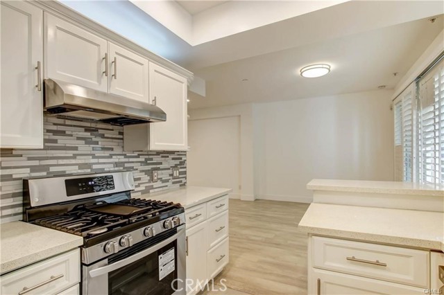 Detail Gallery Image 19 of 33 For 11824 Darlington Ave #102,  Los Angeles,  CA 90049 - 3 Beds | 2/1 Baths