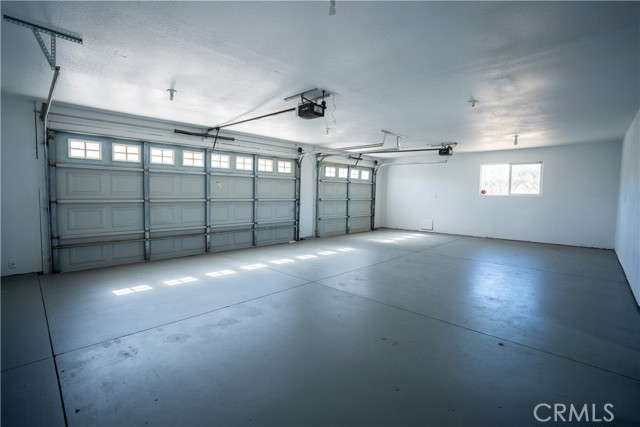 7122 Aster Road, Oak Hills CA: https://media.crmls.org/medias/bd644178-ec3e-4617-bfb6-ad7b9555c658.jpg