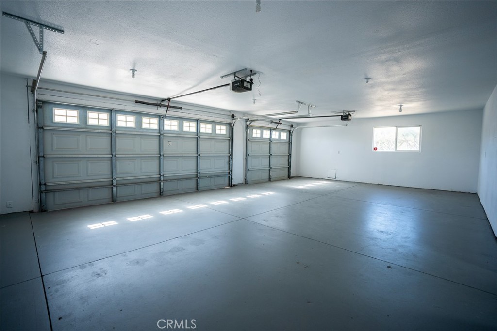 https://media.crmls.org/medias/bd644178-ec3e-4617-bfb6-ad7b9555c658.jpg?preset=X-Large