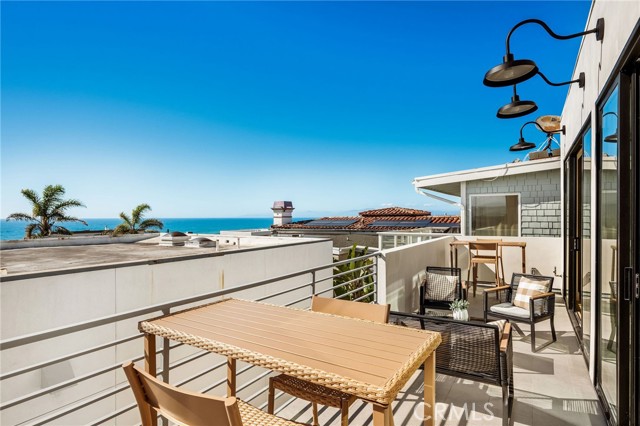 Detail Gallery Image 10 of 62 For 89 Bayview, Manhattan Beach,  CA 90266 - 3 Beds | 3/1 Baths