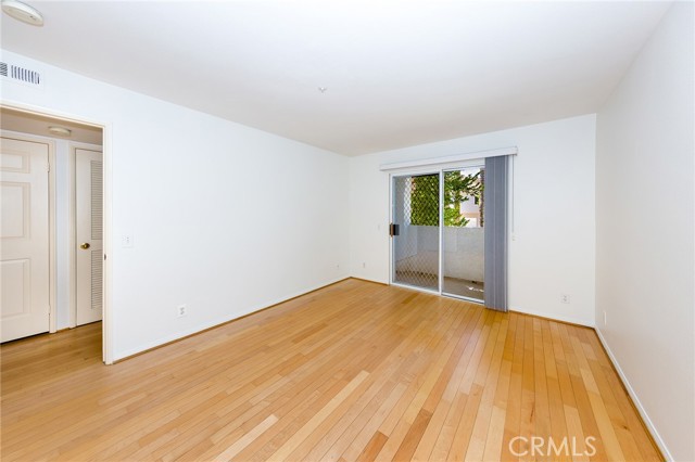 Detail Gallery Image 13 of 17 For 347 W Stocker St #110,  Glendale,  CA 91202 - 2 Beds | 2 Baths