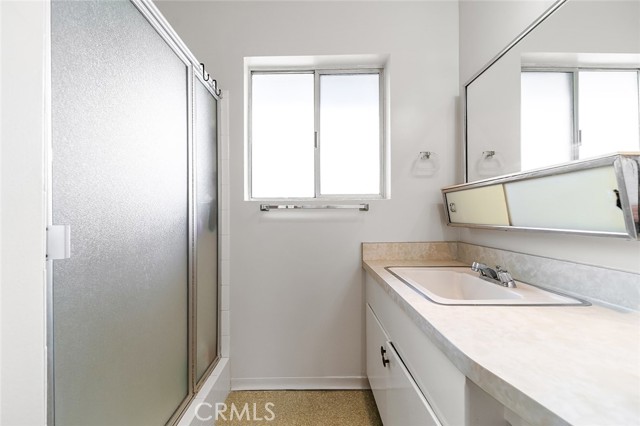 Detail Gallery Image 28 of 42 For 5681 E. Colorado St, Long Beach,  CA 90814 - 3 Beds | 2/1 Baths