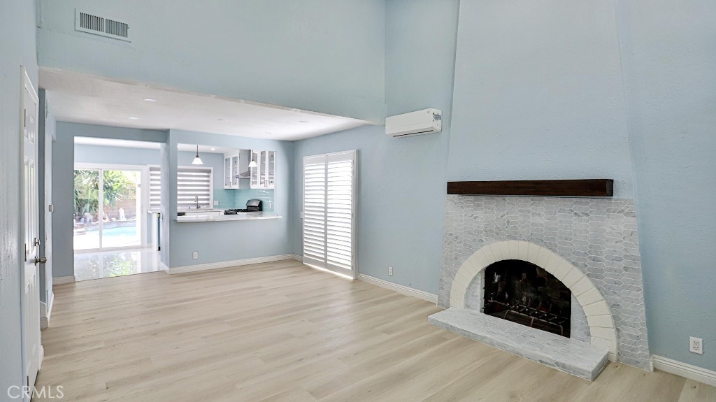 MLS #OC25233956 image #5