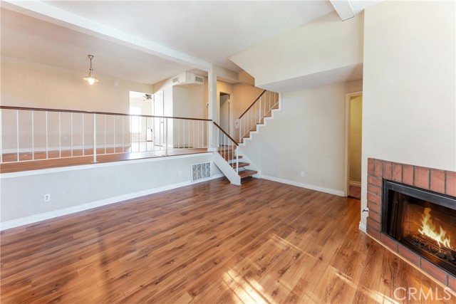 Detail Gallery Image 5 of 20 For 19431 Sherman Way #15,  Reseda,  CA 91335 - 2 Beds | 2/1 Baths