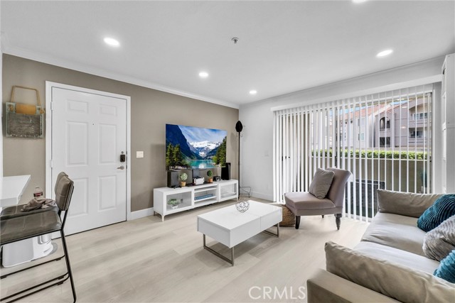Detail Gallery Image 2 of 31 For 1010 La Terraza Circle #102,  Corona,  CA 92879 - 1 Beds | 1 Baths