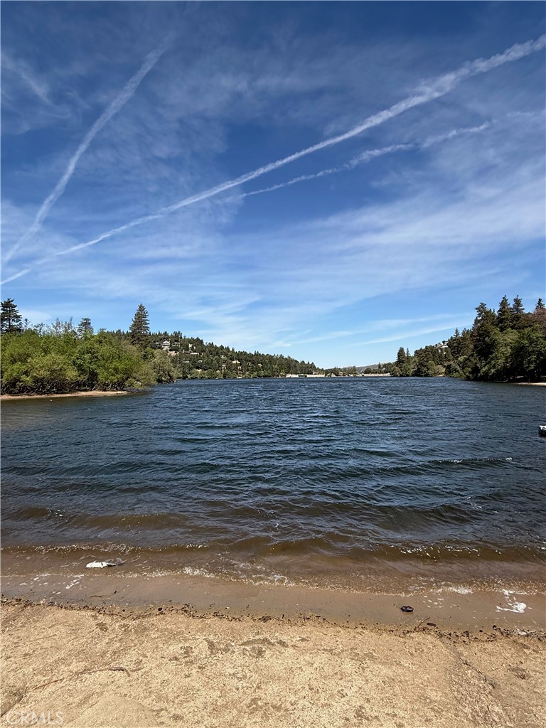 https://media.crmls.org/medias/bd69a188-9e66-495c-b770-171de2c99a18.jpg?preset=X-Large