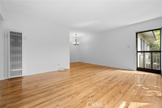 Detail Gallery Image 4 of 20 For 675 N Rosemary Ln, Burbank,  CA 91505 - 2 Beds | 1 Baths