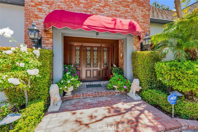 10302 Broadview Place, North Tustin CA: https://media.crmls.org/medias/bd6a33e3-8208-416f-84dd-79d59f6ba0f7.jpg