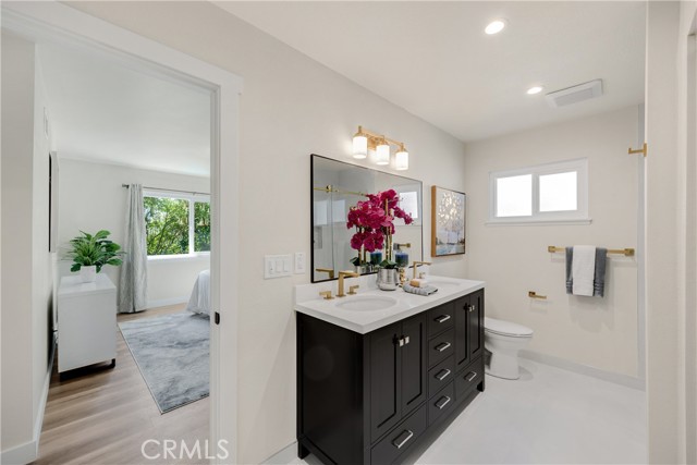 Detail Gallery Image 15 of 21 For 2022 Orangeview Ln, Orange,  CA 92867 - 3 Beds | 2 Baths